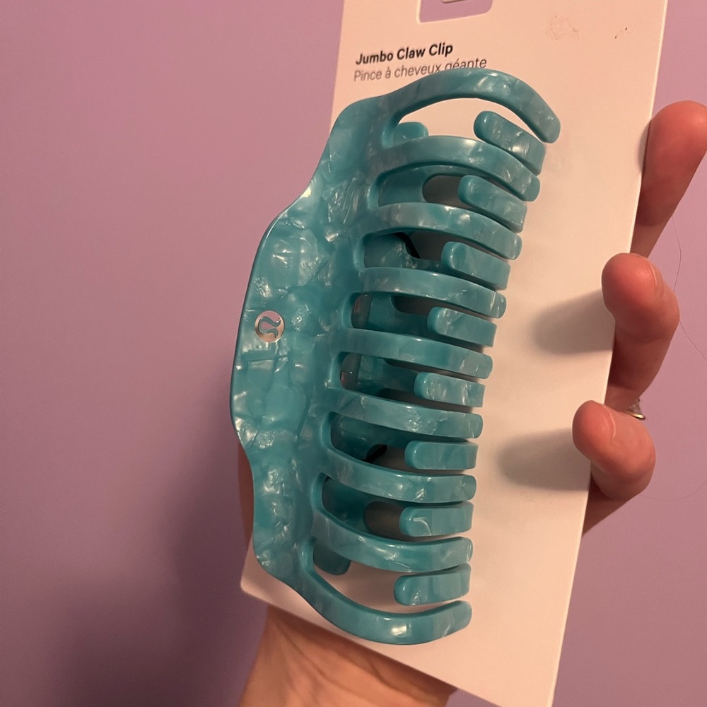 lululemon athletica Jumbo Claw Clip in Turquoise - Picture 3 of 4